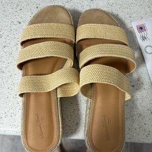 Universal Thread Platform Sandals